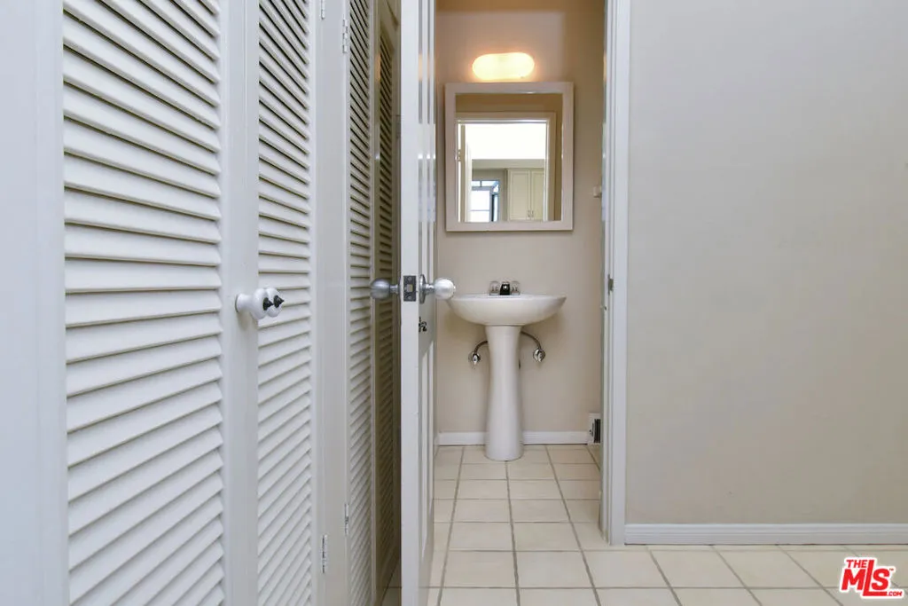 15213 Del Gado Drive, Sherman Oaks, California 91403 home-pic-39